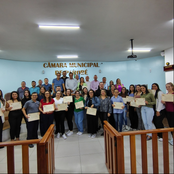 Câmara Municipal homenageia enfermagem